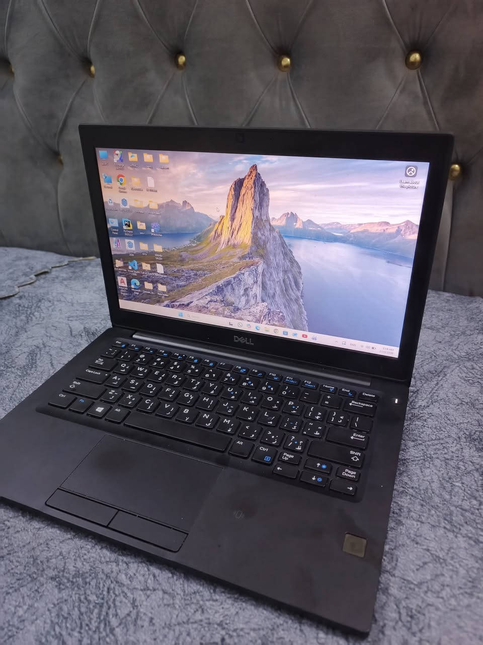السلام عليكم 
لابتوب Dell latitude 7290 
مواصفاته 
Coer i7-8650
Ram 16 GB
Hard 256GB ssdm.2
حجم الشاشة 13.3 
يحتوي على بصمة اصبع
لابتوب يشغل برامج تصميم يشغل AutoCAD بدون مشاكل
الشحن يطول اكثر من ساعتين 

لابتوب جداً نظيف
اخذته قبل شهرين ب300 الف 
للاستفسار ***********
