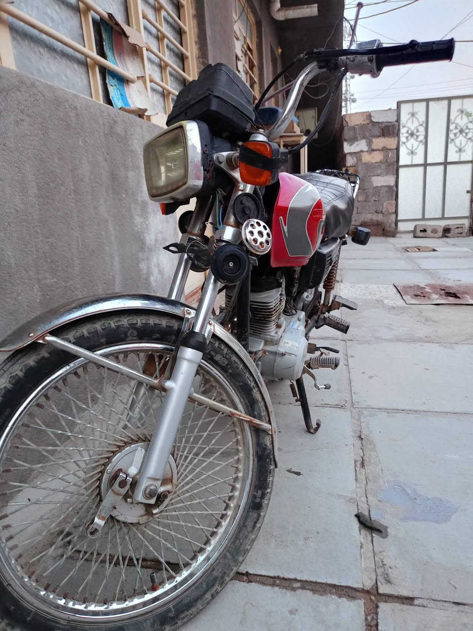 السلام عليكم دراجة البيع أربعة كير الدراجة تشتغل خير من الله رايدهه ب 250 وبيهه مجال مكان بغداد جسر ديالى القديم


**إذا كنت صاحب هذا الإعلان وتريد حذفه لأي سبب، رجاءا أرسل رسالة إلى الدعم الفني**