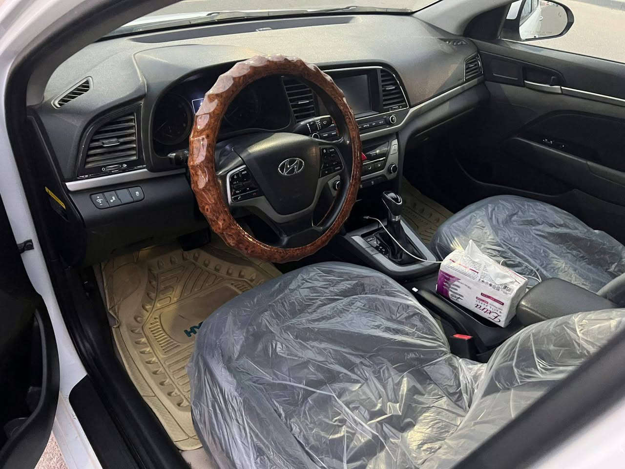 النتره 2018  معوقين خلصت وصارت حره وراعيه يريد تحويل السياره بيه بنيد مبدل وبيه رشات صبق بدون ضربه مكان السياره بصره السياره جاهزه من كلشي السعر 108 ***********
