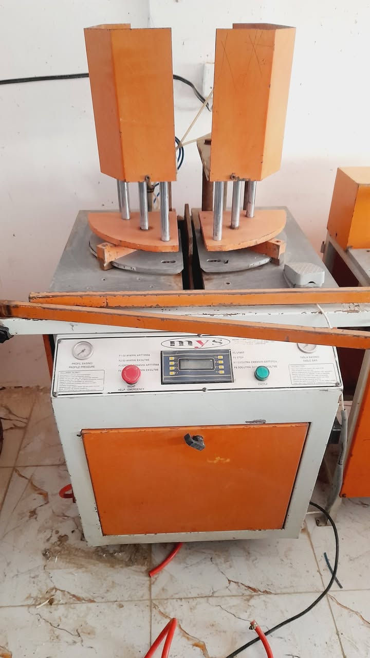 السَلٱمٌ عـَلـْيگمّ-ۈرحـْمّـٌة ٱللـّہ ﯙبُرگـّاتہ
معمل ثري فيز 5 قطع للبيع ب28 وبي مجال

جاهز مجهز شرط موطورات بلادي لاملفوف ولا مفتوح

***********

***********
