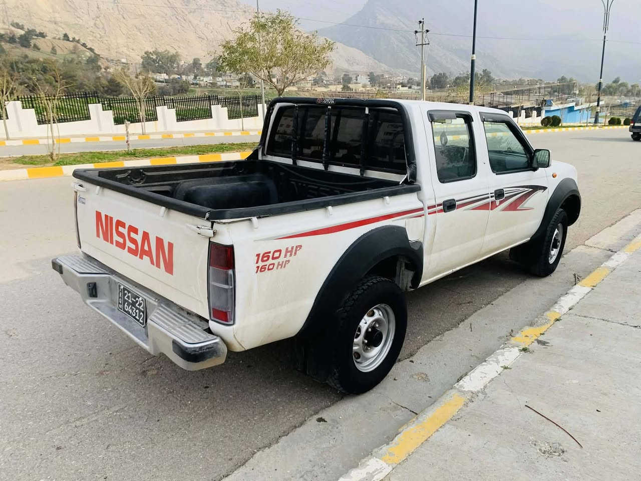 نیسان2010دەبل ئەکسل ساق یەک پارچەو دوو پەڵە بۆیاخی هەیە مەکینەو گیڕی بەشەرت 140هەزار ڕۆشتووە  سعری103گەڵاو مەجالیکی کەم شوین دەربەندیخان ***********     ***********
