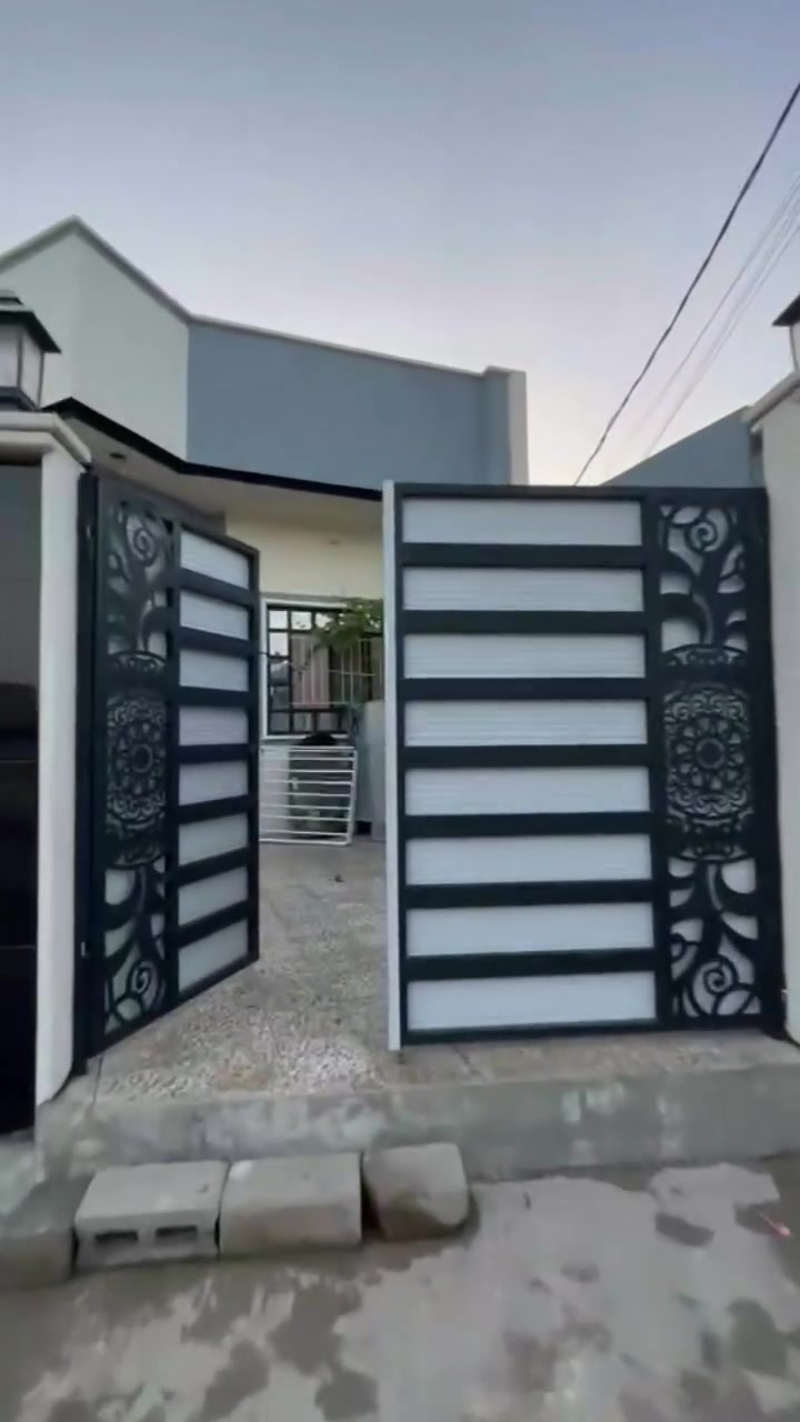 ":
🏡 بيت للبيع (فول زيرو) بحي القوسيات / حي الزيتون
المساحة: 200 متر (قريب تقطيع السائق تجاه الملايين الثانيه). البيت ركن عل شارعين
الداخل: 2 غرف + استقبال + صالة + مطبخ + 2 حمام.
الخدمات: كاملة (. ماء وكهرباء) ويبعد 
القانونية: سند زراعي (حق تصرف) + وصل بلدية.
💰 السعر: 70 مليون دينار. وبي مجال شي بصيط 
📞 للتواصل: *********** | ***********
