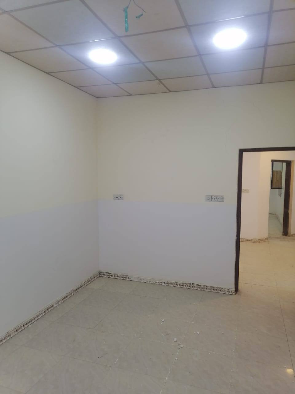 رمضان كريم وكل عام وانتم بخير تقبل الله منا ومنكم صالح الأعمال
دار سكني  حي السكك استثماري
قرب جامع أبوبكر الصديق
الوارد الشهري ٥٥٠ الف دينار
المساحة ١٢٠ متر
الواجهة ٦ وربع متر
النزال ٢٠ متر
عرض الشارع ٦ متر
طابقين معزول الجوه عن الفوك
كل طابق يحتوي غرفة نوم مطبخ وديوانيه
مع العلم كل بيت بي مدخلين مدخل عل مطبخ ومدخل عل ديوانية
السعر عل خاص او الاتصال ***********
ملاحظة الطابق الثاني بناء جديد ٢٠٢٥
