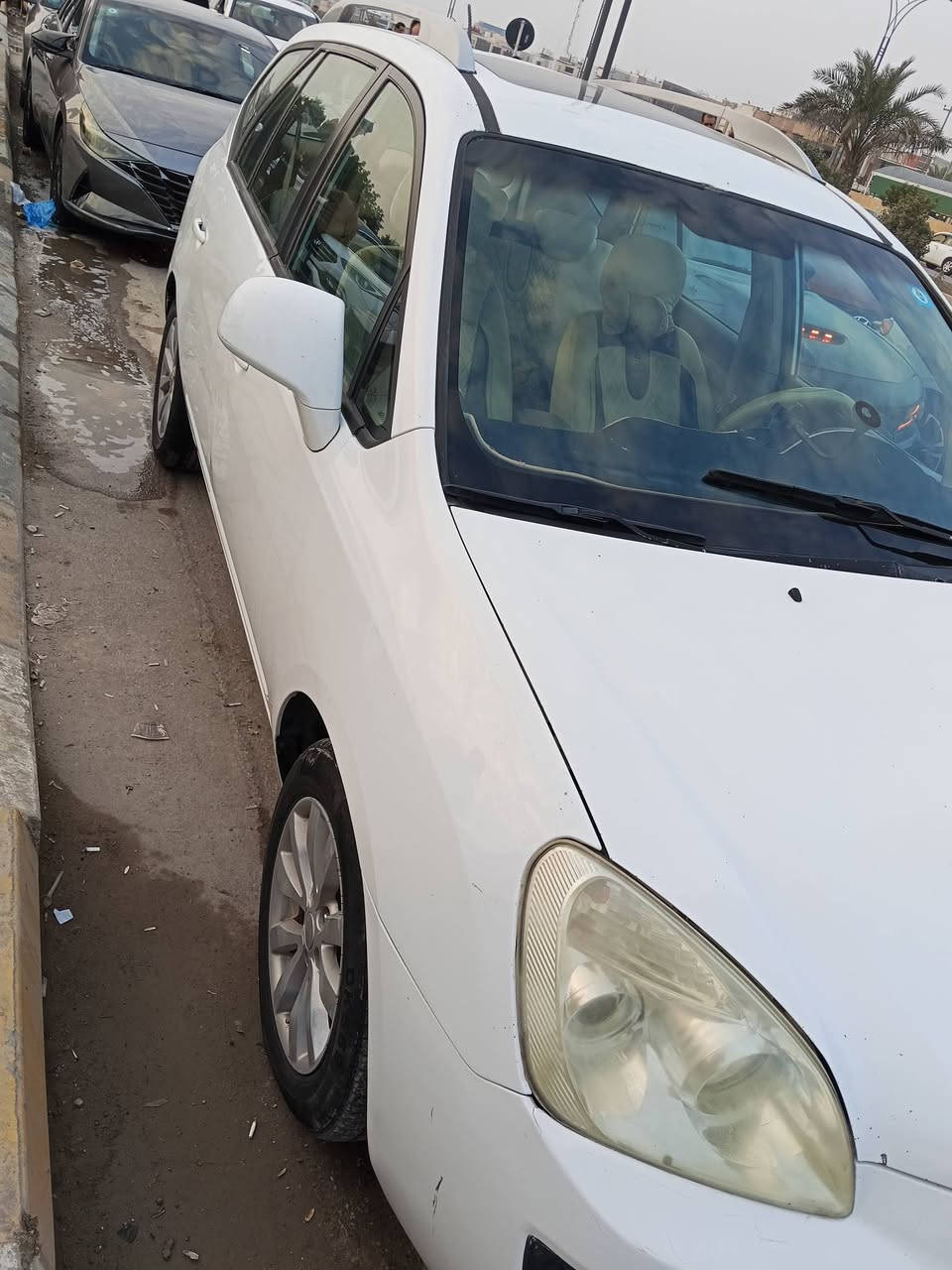 السلام عليكم كيا كارنز7راكب  2011للبيع وارد خليجي مكينه 2000دوش  فتحه سقف +شاشه +كامره دواره حداديه 100%كامله للخير توني مكملهن +تخم تايرات جدد مكينه كير بلكارتون كفاله  سياره جاهزه ومماشيه هواي بااسمي سياره مداور ثاني يوم بأي محافظه تعجبك السعر 120وبيها مجال قليل #سونار سياره اسفل المنشور  مكاني( ناصريه) واتساب ***********
