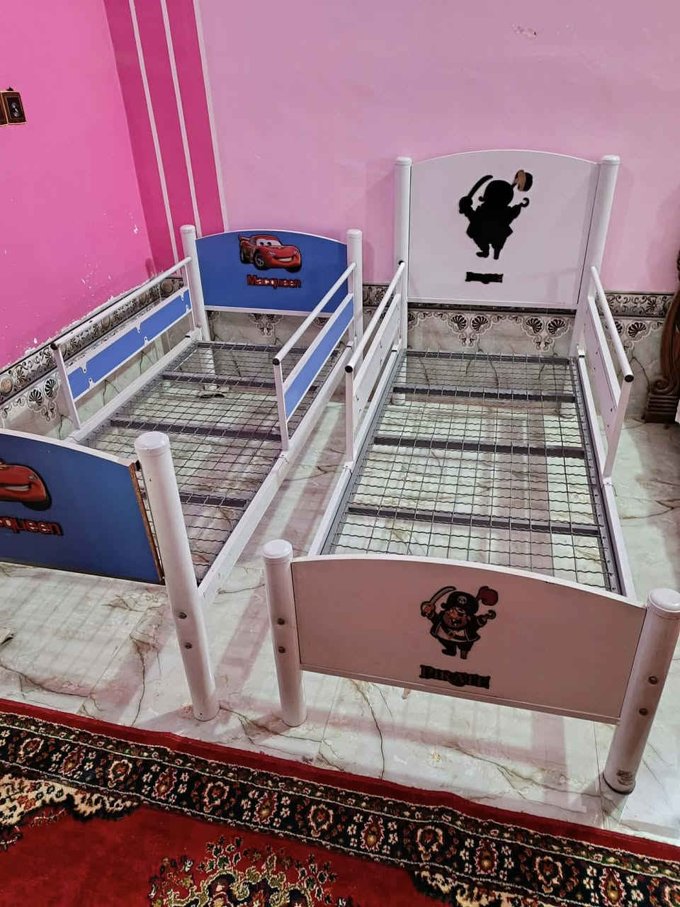 سلام عليكم جرابي للبيع ثنينهن ب 100وبيهن مجال ***********
