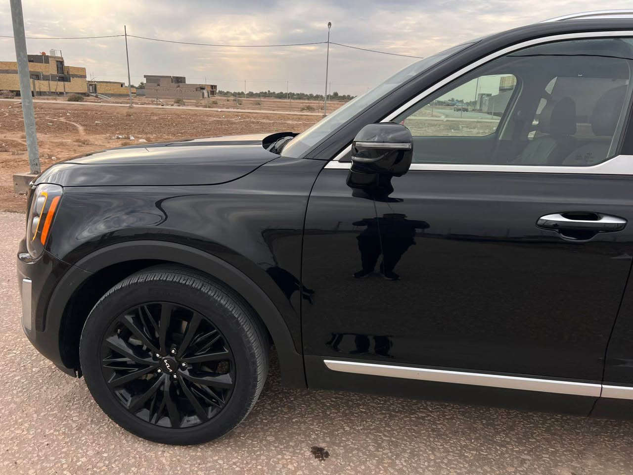 كيا تيلورايد 2022 فول مواصفات
بدون رقم تترقم جميع المحافظات عدا الشمالية 
السيارة بدون إيرباك 
حادثها فقط جاملغ وشويه من البنيد وشويه من الباب 
ماشيه 46 الف ميل 
لون مميز + داخل اسود وصاج ملكي
المواصفات :
1) سلايد امامي + فتحة خلفية
2) كشنات جلد تدفئة + تبريد
3) كشنات Vip منفصلة
4) سستم سماعات هارمن
5) شاشة كبيرة دجتال نظامين ثيم كلاسك و مودرن
6) مري شفط + اشارة + كامرة بالمري +قلاب عند الرجوع للخلف
7) كامرات 360 درجة عدد 4
😎 حساسات امامية + خلفية + جانبية 
9) رادارات امامية + خلفية + جانبية
10) 5 أنظمة قيادة
11) اوتو هولد + هاند بريك بصمة 
12) تحكمات ستيرن كاملة
13) 3 قطع تبريد 
14) بردات خلفية 
13) مساج كشن السائق
14) تنبيه رجاج ستيرن
15) محرك 3800 + كير 8 نمر
6) تخمين تايرات عادي + جبلي 
للتواصل ***********
السعر 255 ورقة و بيها مجال 
مكان السيارة بابل الحله حلة, بابل
