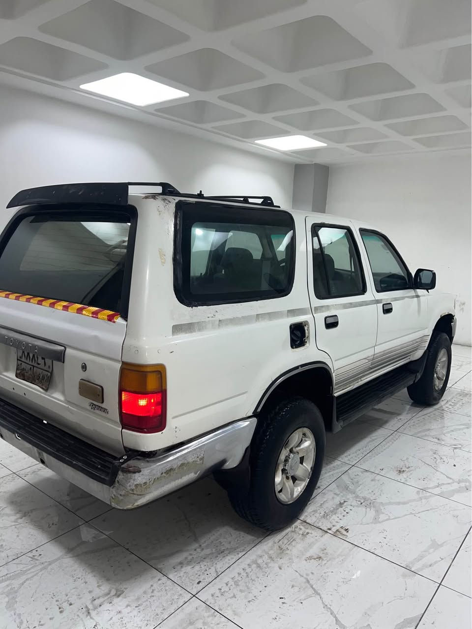 تویتا فور رەنەر مۆدیل ١٩٩٥ گیرو مکینە وەنجی دەبڵ ئەکسل جام کارەبای  سەقف سلایدە رەقم هەولیر سەنەوی بەسەرچوە سەیارەکە جوان و وەرگەراو بۆیاخی نیە یەک دوو پەڵە بچوک بۆیاخی هەیە زۆربەی گیانی لەسەر شەریکە ماوەتەوە گیچ و ناو دەشپول و کارەبایاتی هەموو ئیش ئەکا  لەکەلارم 
*********** كالار, السليمانية
