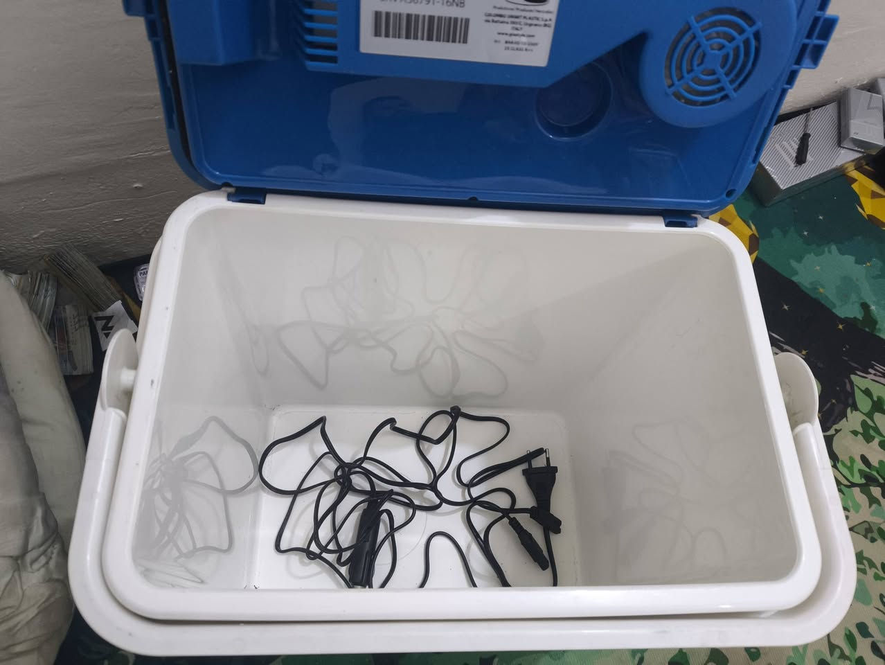 رمضان كريم 
للبيع ثلاجه سيارة تعمل 12Vو220V
السعر 200 الف
***********
