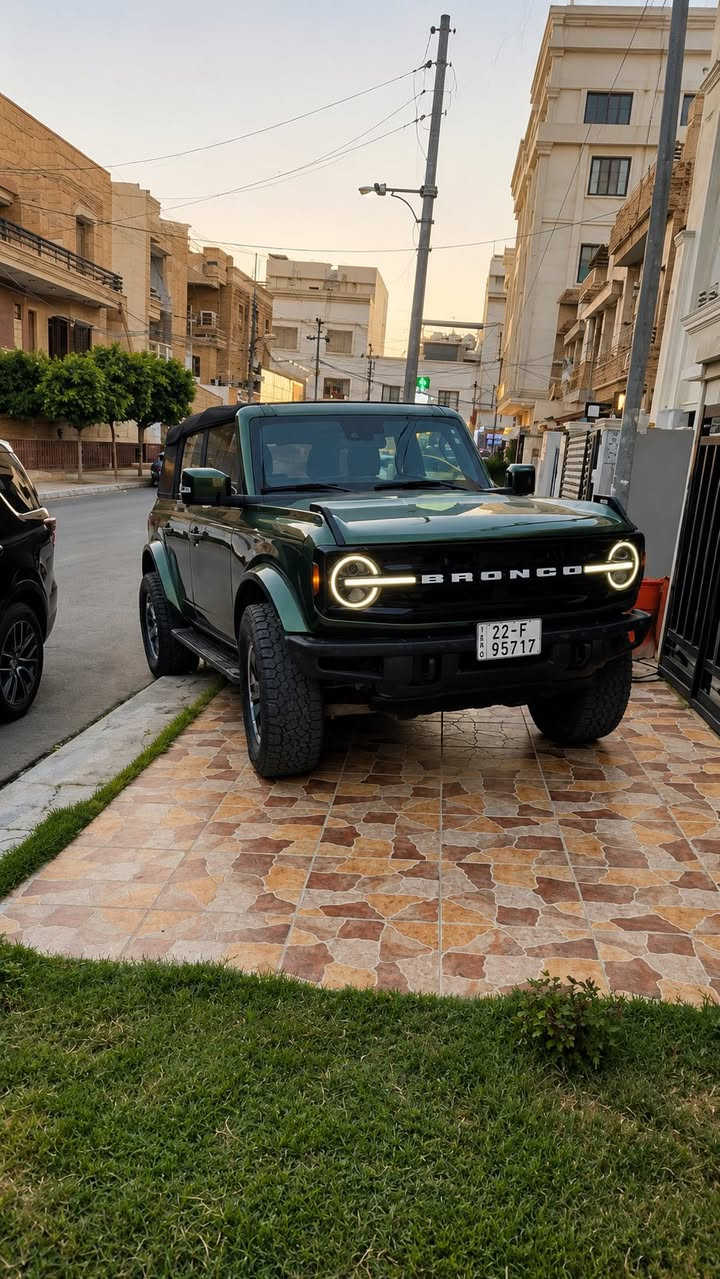 بسم الله الرحمن الرحيم 
               وينهم اليدورون القوه والعضلات 💪
                                واللون المميز 
 السلام عليكم للبيع او المراوس 
‏FORD BRONCO 2022
فورد برنكو 
محرك 4 سلندر 2.3 لتر توربو
موديل 2022
ماشيه 49 الف ميل
‏🇺🇸🇺🇸🇺🇸🇺🇸🇺🇸🇺🇸🇺🇸🇺🇸🇺🇸
المواصفات   
شاشه كبير  نضام كار بلي 
5 كامرات دواره 360
حساسات خلفيه اماميه
رادرات امامي خلفي جوانب 
تحذير مانع انصدام
نضام المحافضه عن المسار 
تحكم كامل بالاستيرن 
سياره دبل اكسل اوف رود
H2 - H4 - l4 و قفل اكسل 
7 مودات - سبورت - ايكو -ثلجي - صحراوي - ممطر - وصخور - سبورت
لايت زينون + لد
بك لايت ليد
عدادات ديجيتال 
اوتو هولد
اوتو بريك
كشنات جلد + كهربائي + تدفه 
ستيرن هيتر
دخول بصمة
تشغيل عن بعد
نظام صوت 
مثبت سرعة 
داخل لونين
وبعد بيها اهواي مواصفات ماذاكرهن 

الضرر
ربع جامغ السكن + باب السكن
ايرباك ستيرن والبرده راجعين سستم 
رقم اربيل مكان اربيل 
والسعر 275 وبيها مجال للطيبين
***********
