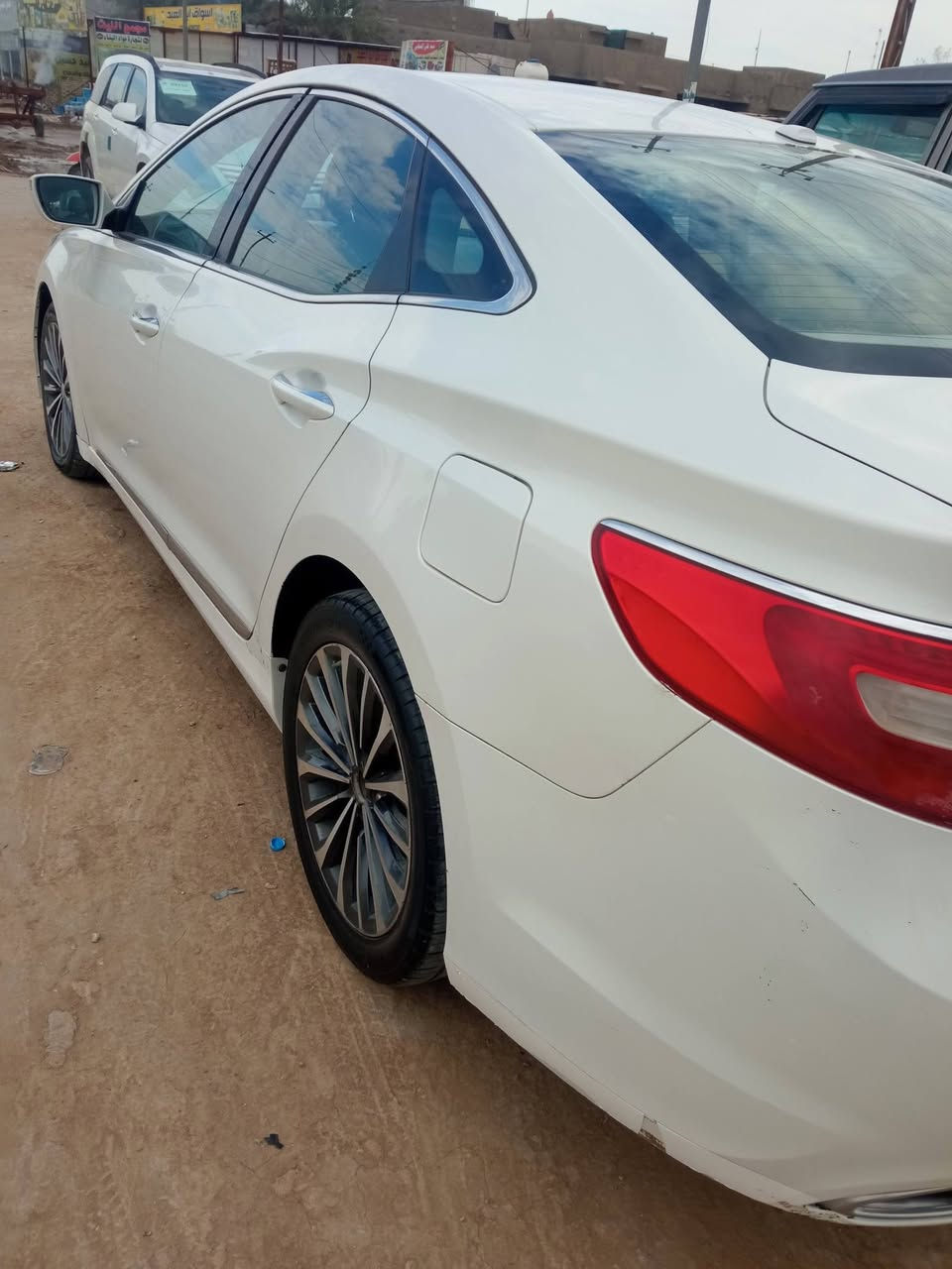 هونداي ازيرا م 2014خليجيه رقم دولي مكفولة وجاهزه من كلشي السعر 120وبيه مجال مكان بابل  الحمزة الغربي ***********
