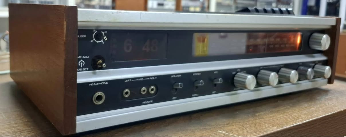 جهاز تحفه هو امبليفاير و هو كاسيت و راديو يعني مثل الرايزنك مجرد تربط سماعات وتستمتع بارقى صوت
ماركه ريكستون ألماني
بلادي نضافه كامله
سعر الجهاز ١٢٥ الف
يوجد توصيل كل المحافظات
محمد الآغا للصوتيات
***********
