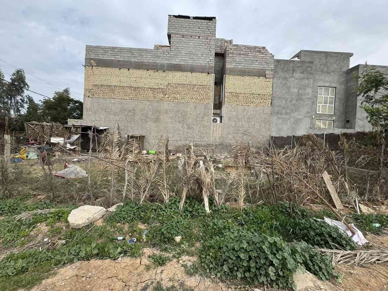 سلام عليكم قطعه ارض مساحه 200ركن الموقع حي. الجامعه  للبيع أو مراوس ب بيت طابو صرف. بسمي 
الاستفسار ***********
