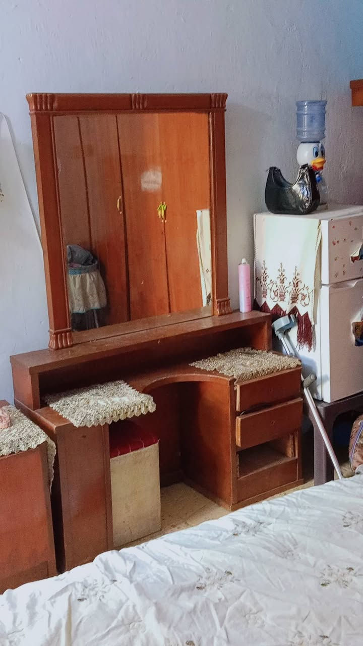 سلام عليكم اخون غرفت نوم للبيع بس هي قديم وشوي تعبان بس الخشب ثكيل تكمه يعني تفيد النجارين يعيدون صناعته مكان بغداد مدينة الصدر سعرها 150وبيها مجال راقمي ***********
