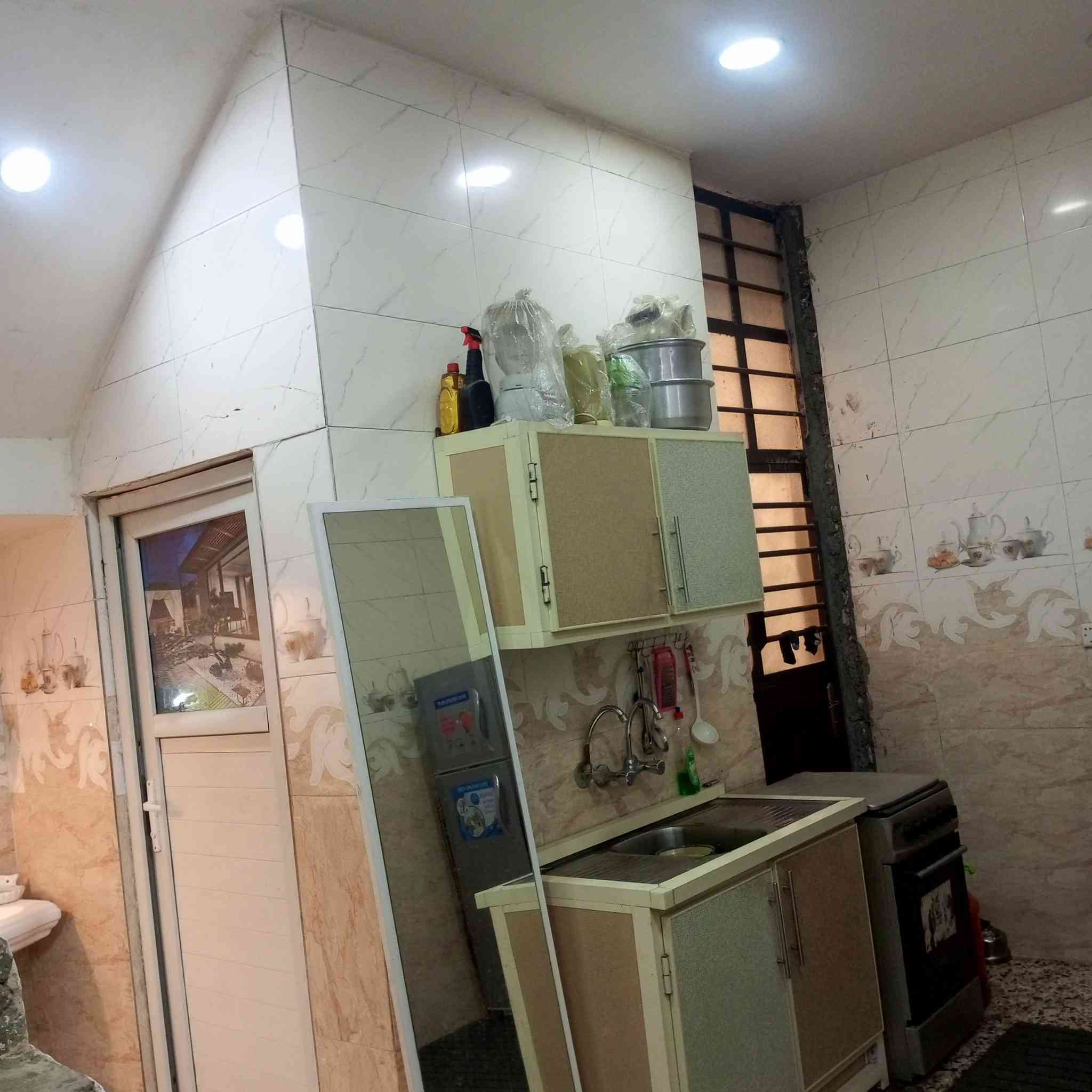 للبيع 50متر طابق ونص الطابق الثاني هيكل المكان قرب مكتب حميد العوني الواجهة 5ب10للأستفسار واتساب ***********
