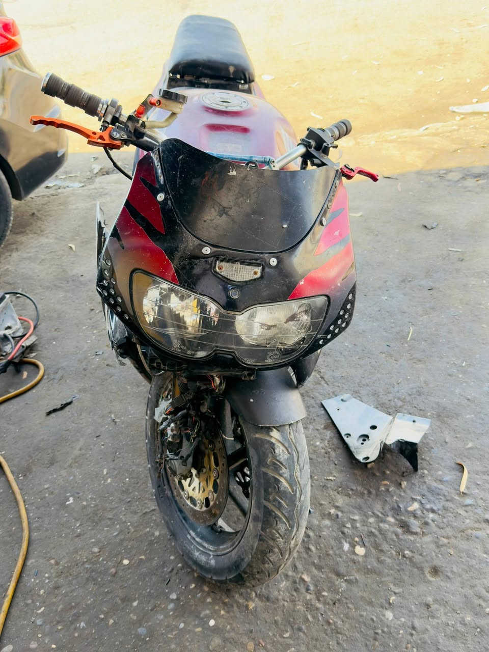 سلام عليكم بطح هونده 900دراجه
جديده مكينه كير بل جيس وايرمنيه هم شغال بس كفراته يعوز تصليح استيرن رياضي دراجه فصله نار
سعره 12ورق بيه مجال مكانه موصل ايسر
تواصل خاص او رقم ***********

