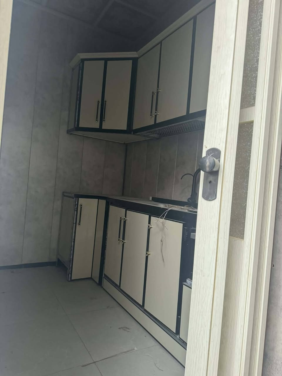 سلام عليكم بيت للبيع 60 متر سند 25 علوه الفحل شارع فائق المضمد 
غرفة واستقبال ومطبخ 
ابيعه هوه  الكاونتر ومراوح وثريات وسخان وتانكي وكاونتر وطباخ والفرن
ب22 وبي مجال


**إذا كنت صاحب هذا الإعلان وتريد حذفه لأي سبب، رجاءا أرسل رسالة إلى الدعم الفني**