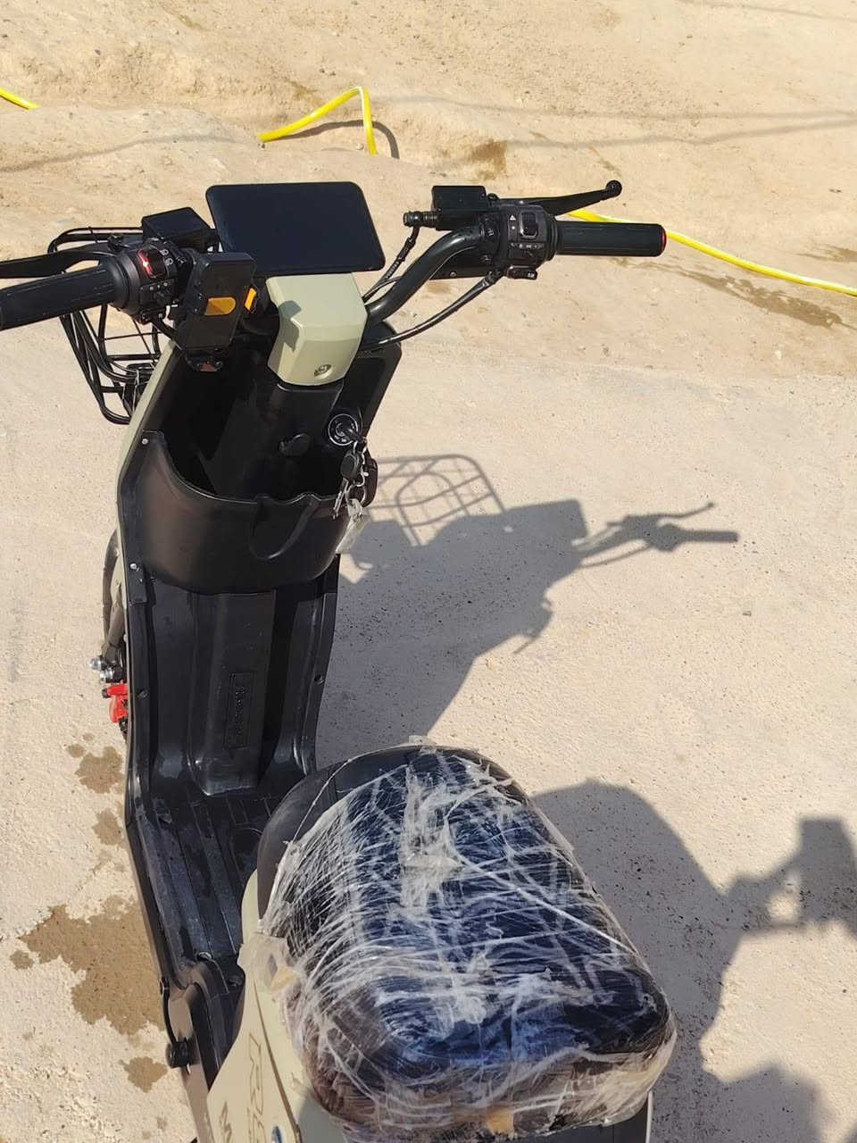 سلام عليكم ورحمة الله وبركاتة  دراجه شحن للبيع اي عيب مابيها فقط نقصها بطاريات السعر خاص او تصل ***********
