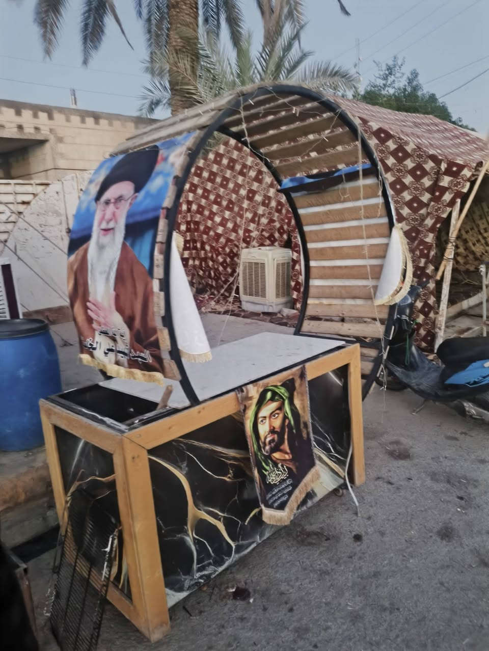 ميز خدمه للبيع مناسب *********** العكيكه
