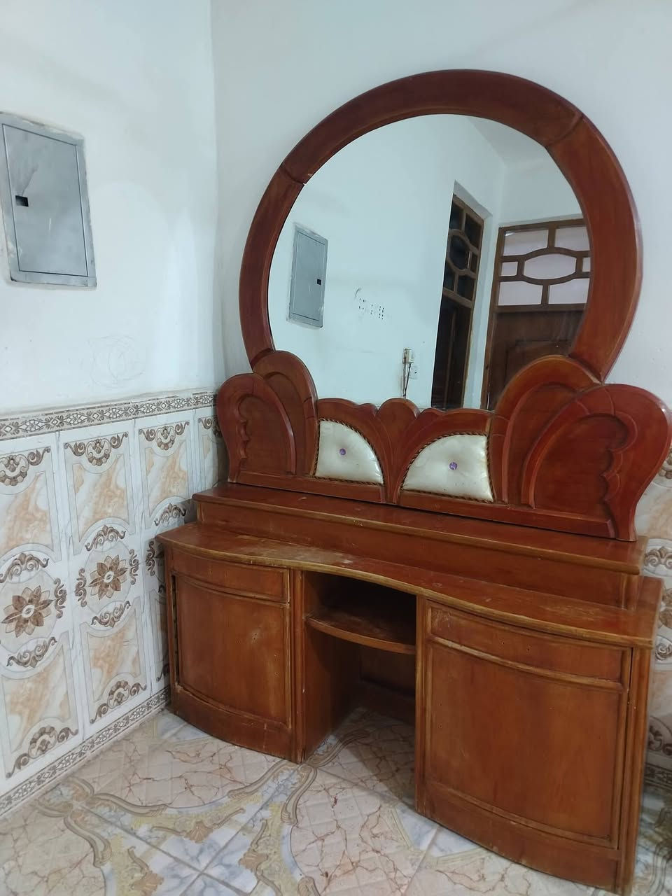 الشراي الاتصال على الرقم *********** العنوان ميسان المركز
ميز المرايا ٤٠
ميز  تلفزيون بابين  ٤٠
سرير نفرين  ٣٥

الملحقات كلهن خشب تزگام شغل عماره مو جاهز
الاسعار بيه مجال
كل الأغراض شرط الفحص
