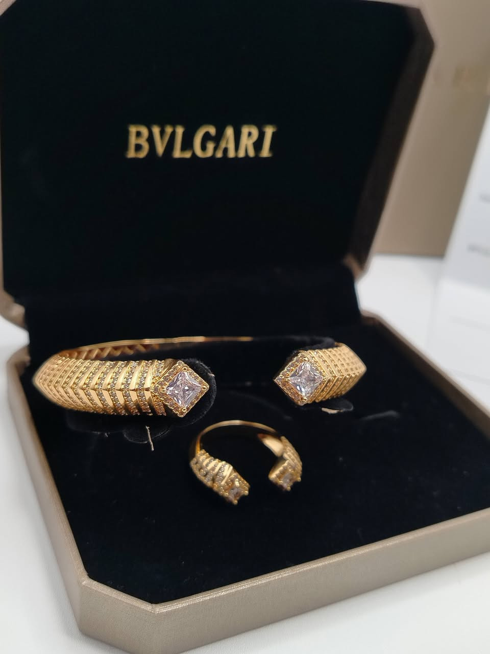 سوار ومحبس بولكاري مختم طلاء مع الملحقات يوجد توصيل


**إذا كنت صاحب هذا الإعلان وتريد حذفه لأي سبب، رجاءا أرسل رسالة إلى الدعم الفني**