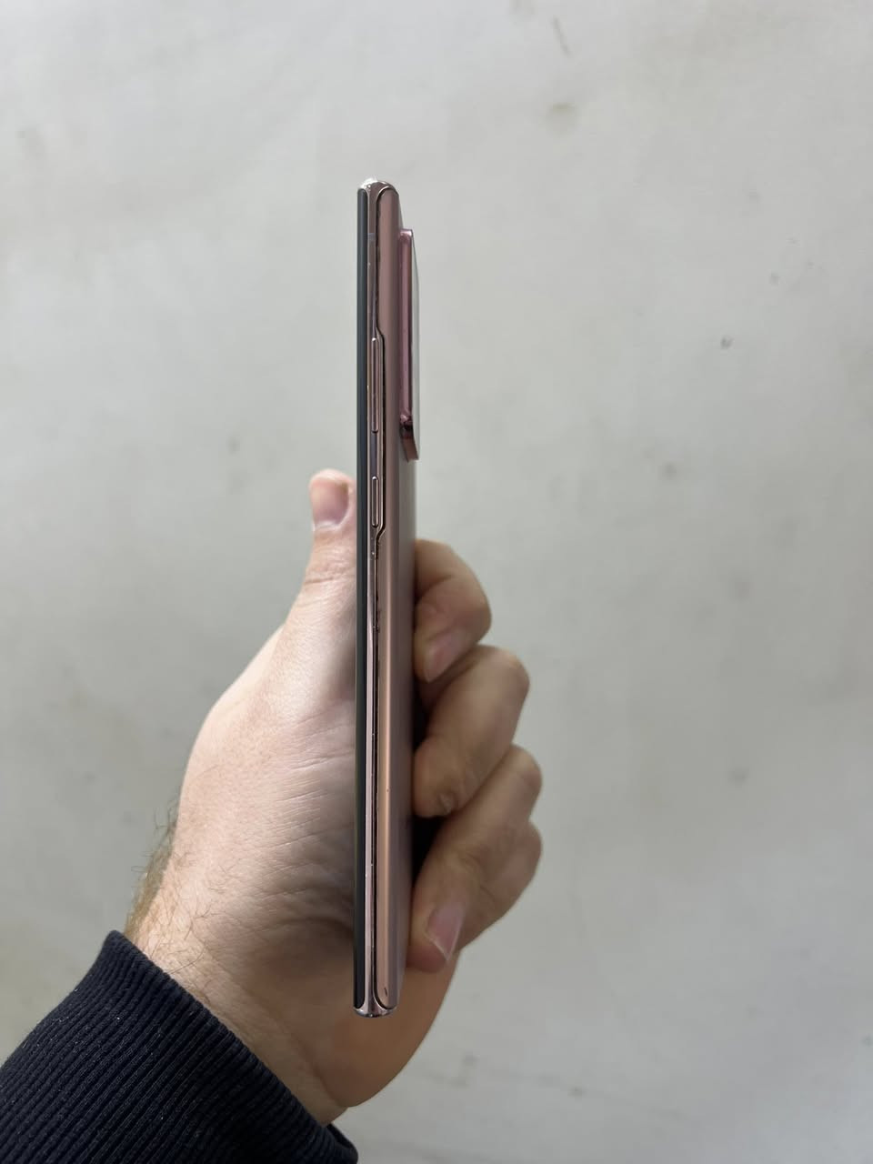 سلام عليكم نوت 20 الترا ذاكره 256/12 جهاز مبدل بطاريه او بي فطر بل جامه مال كامره بس مابين ولا ماثر عليه سعره 225 اتصال ‭0772 926 6986
