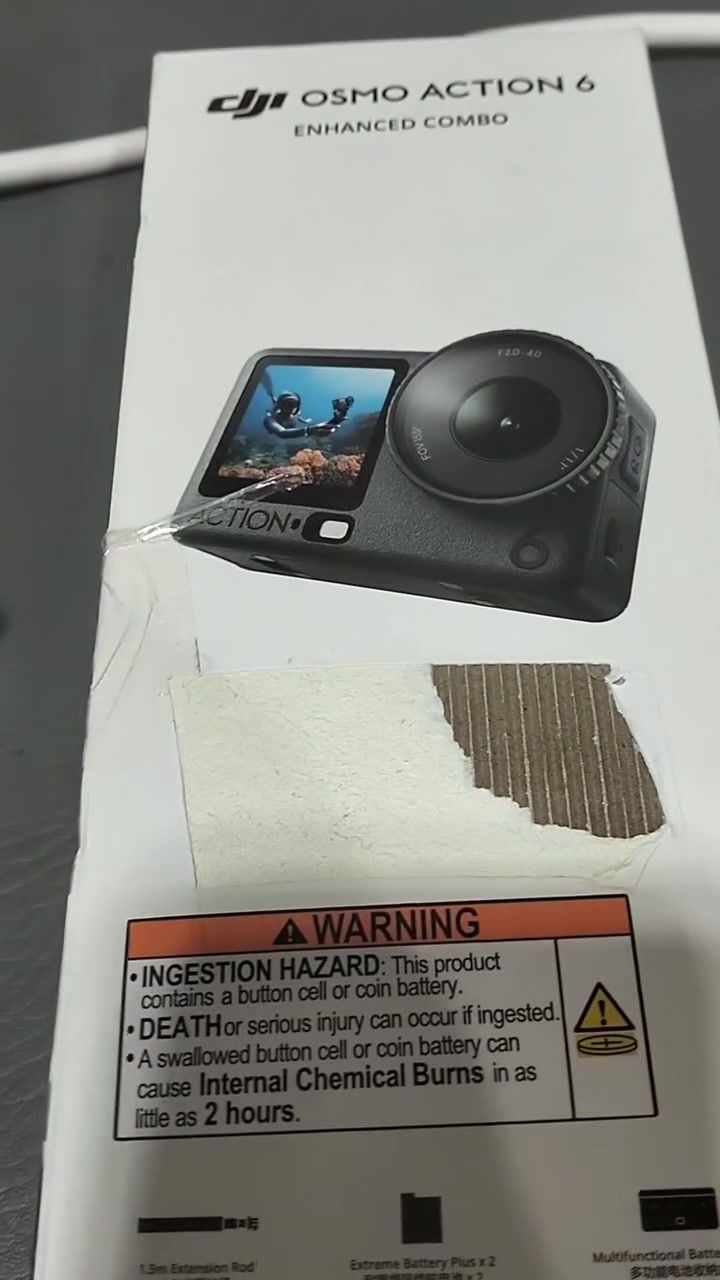 هذه هي كاميرا DJI Osmo Action 6 Enhanced Combo.تتميز الكاميرا بمستشعر كبير بحجم 1/1.1 بوصة وقدرات تصوير فيديو تصل إلى دقة 8K.يحتوي هذا الإصدار على فتحة عدسة متغيرة تتراوح بين f/2.0 و f/4.0، بالإضافة إلى شاشات OLED مقاس 4 بوصة.تتضمن حزمة Enhanced Combo بطاريات Extreme Plus (عدد 2) وحافظة بطاريات متعددة الوظائف.تتضمن الكاميرا ميزات تثبيت متقدمة مثل RockSteady و HorizonSteady لضمان ثبات الفيديو حتى عند الدوران بزاوية 360 درجة.


**إذا كنت صاحب هذا الإعلان وتريد حذفه لأي سبب، رجاءا أرسل رسالة إلى الدعم الفني**