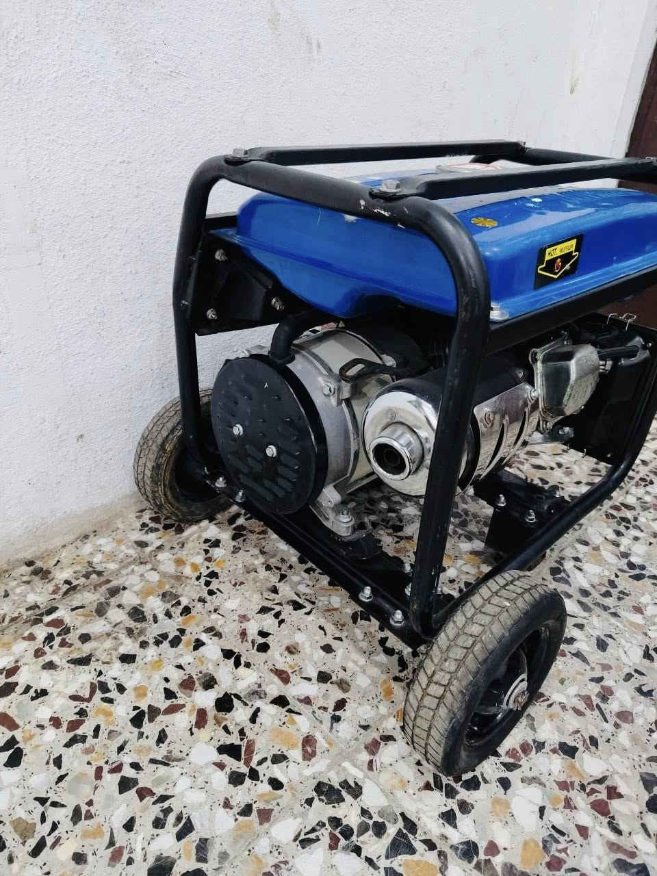 سلام عليكم مولده تايكر كوريه الباب الاول بانزين.3كيفي كيفي12امبير ملف نحاس . الحجم الكبير . مولده كلش نضيفه مشتغلا  شي قليلً بلاديه مداخله اي تصليح نكره بالتشغيل السعر190مكاني  بغداد الشعب ويوجد خدمه توصيل داخل بغداد لرقم الهاتف***********
