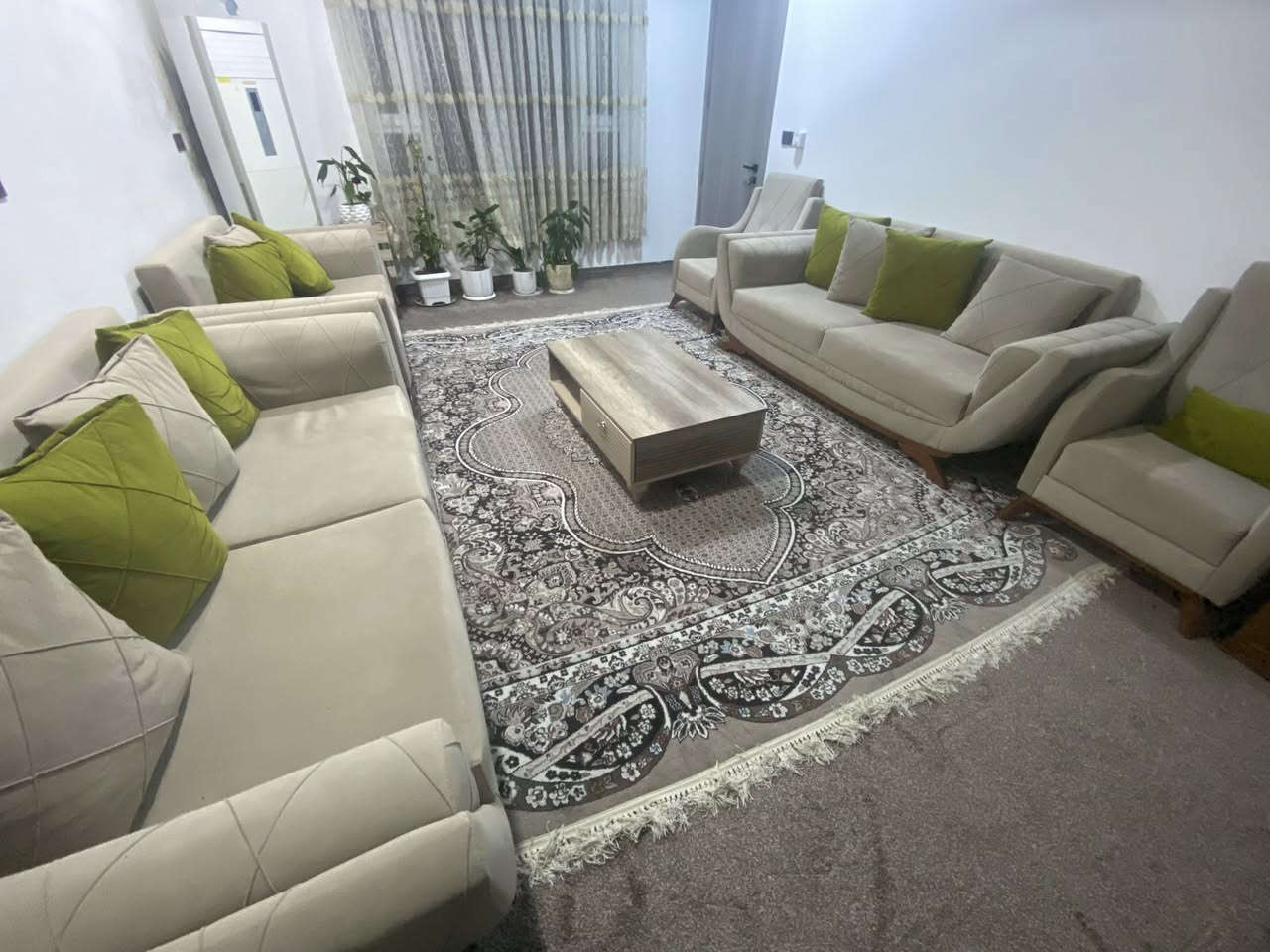 ئەم ئەشیایانەی ناوماڵ بۆ فرۆشتن
١.تاقم دانیشتن ١٠ نەفەری

٢.فەرشی تورکی ٣،٥*٤

٣. مێزی ناوەڕاست

٤.مێزی تیڤی

٥.دووسێت تەپڵەک 

بەجیاو بە یەکیشەوە ئەفرۆشرێت


**إذا كنت صاحب هذا الإعلان وتريد حذفه لأي سبب، رجاءا أرسل رسالة إلى الدعم الفني**