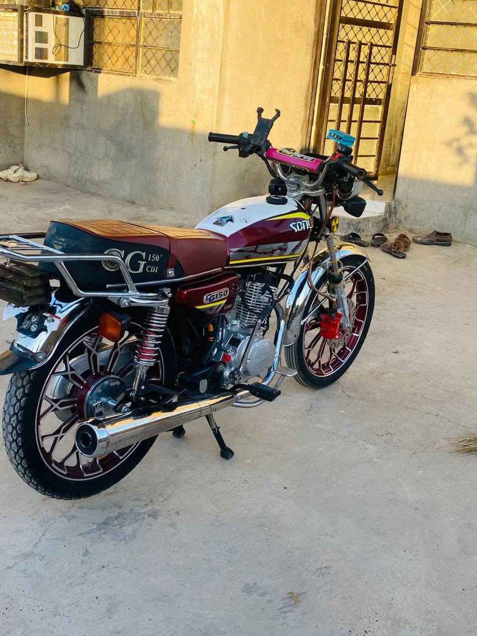 السلام عليكم دراجه للبيع سيفان موديل24كفاله عامه 650بيه مجال للتصال ***********
