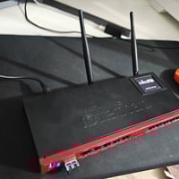 مساء الخير 💚 💙 راوتربورد مايكروتك 2011 شاشة لمس + وايفاي كلش نضيف 5 بو...