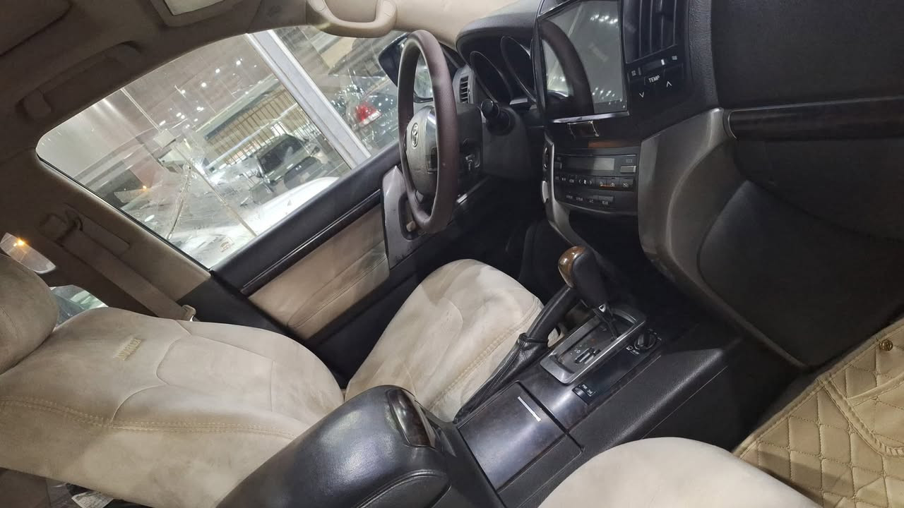 السلام عليكم
للبيع

 

لاندكروز VXR 2010 كفاله عامه فقط الدعاميات صبغ ماشيه 157 ألف نضيفه السياره ممتعوبه 
مكان السياره بغداد
تفاصيل أكثر أتصل وتدلل ***********
