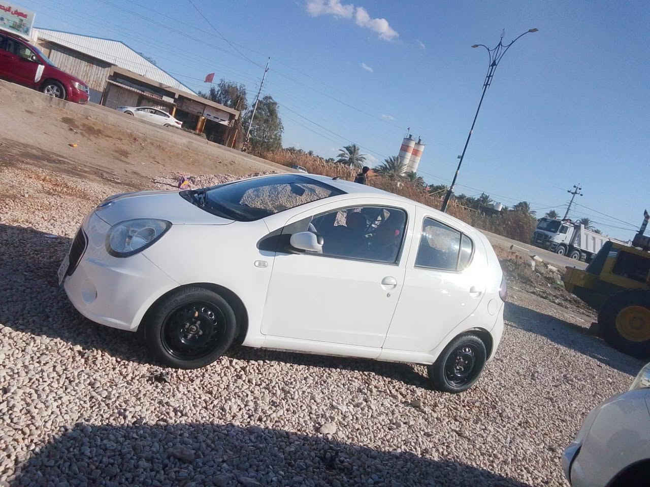 باندا 2013
رقم بغداد انكليزي
بيها هزتين مرور
كير اوتو 
بيها جاملغين صبغ وباب للجماليه فقط  
جاهزه من كلشي
مكينه
كير
حداد
تخم تاير 
تبريد 
شاشه 
كامره
ملاحظه  // مكان السياره كربلاء  والتحويل بغداد 

سعرها 52 وبها مجال للشراي 
***********
