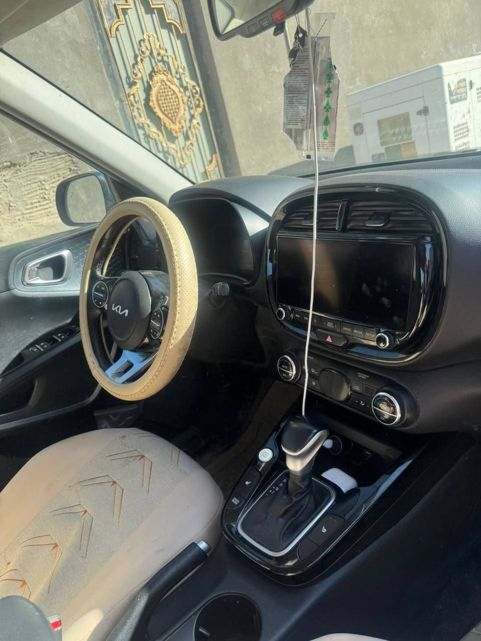 السلام عليكم كيا صول موديل ٢٣ فول مواصفات جاهزه ع اخر حبايه رقم بابل انكليزي بسمنه الحادث مرفق كدامكم ماشيه ٢٣ الف ميل نضيفه حيل السعر ١٧٠ ورقه وبيها محال شي قليل *********** مكانها بابل
