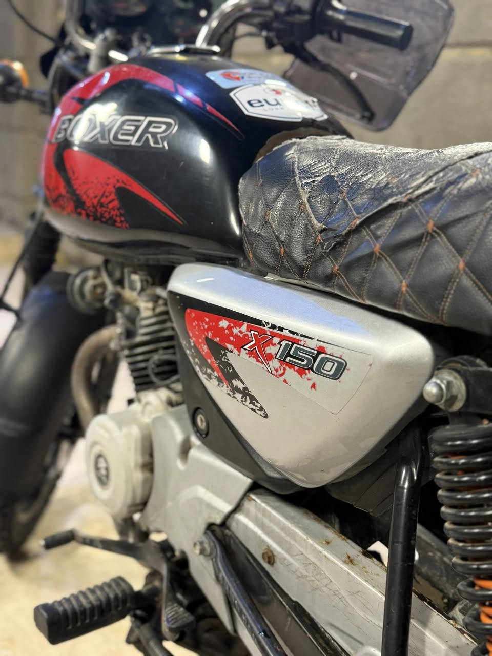 السلام عليكم بوكسر للبيع  موديل2022 طالعة بال2023 اوراق كاملة منفيس السعر 1500 المكان العمارة ***********
