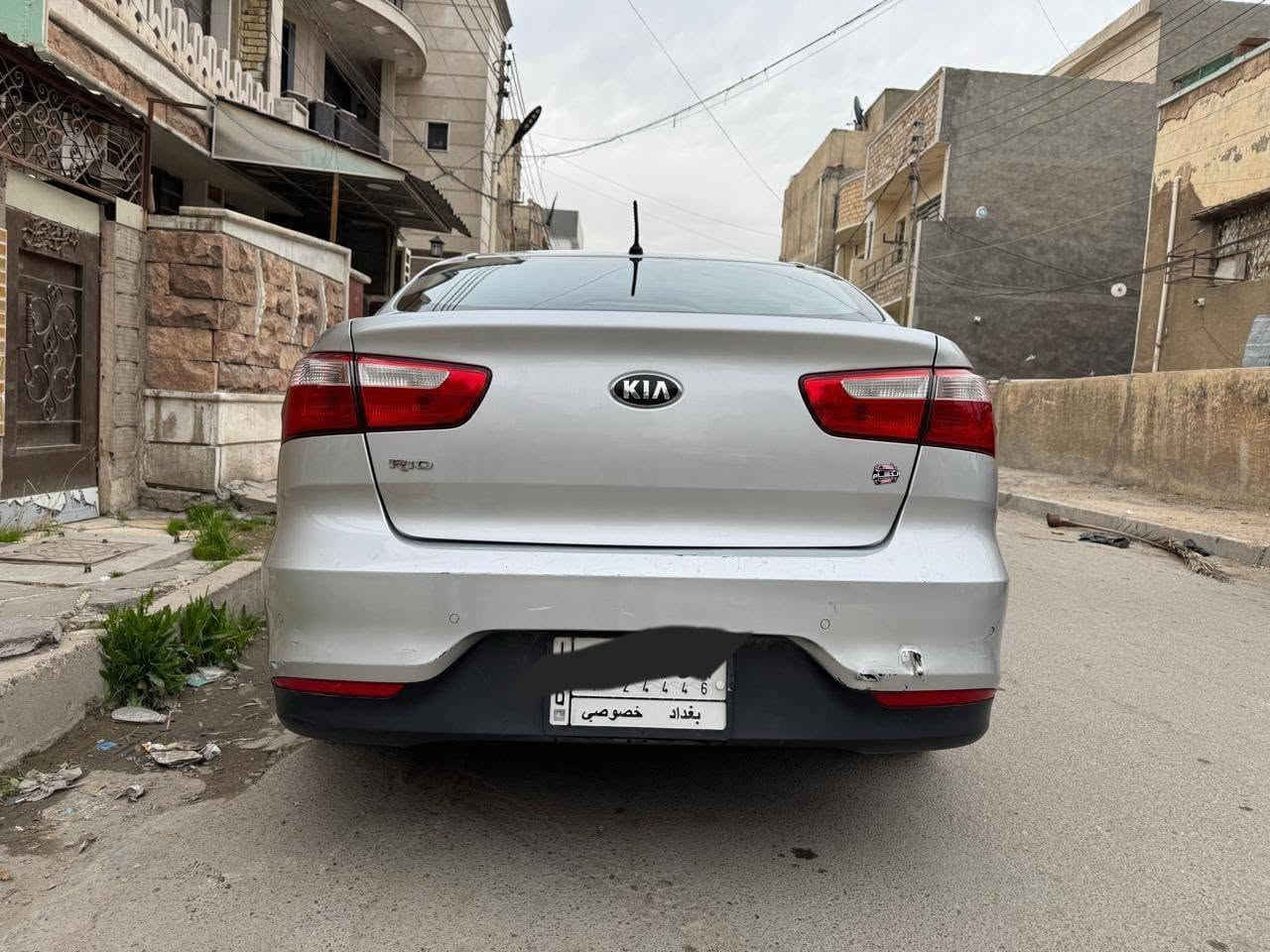 للبيع ريو خليجي مديل ٢٠١٧
رقم بغداد ماشيه ٨٠ 
سياره مال بيت جاهزه من كل النواحي 
مكفوله ماعدى رصعه باب خلف عكس السايق تبريد خير من الله 
مكينه ١٦٠٠ قطرتين 
موصفات عاديه 
السعر ٩٨ وبيه مجال اي استفسار 
*********** مكان بغداد البياع

