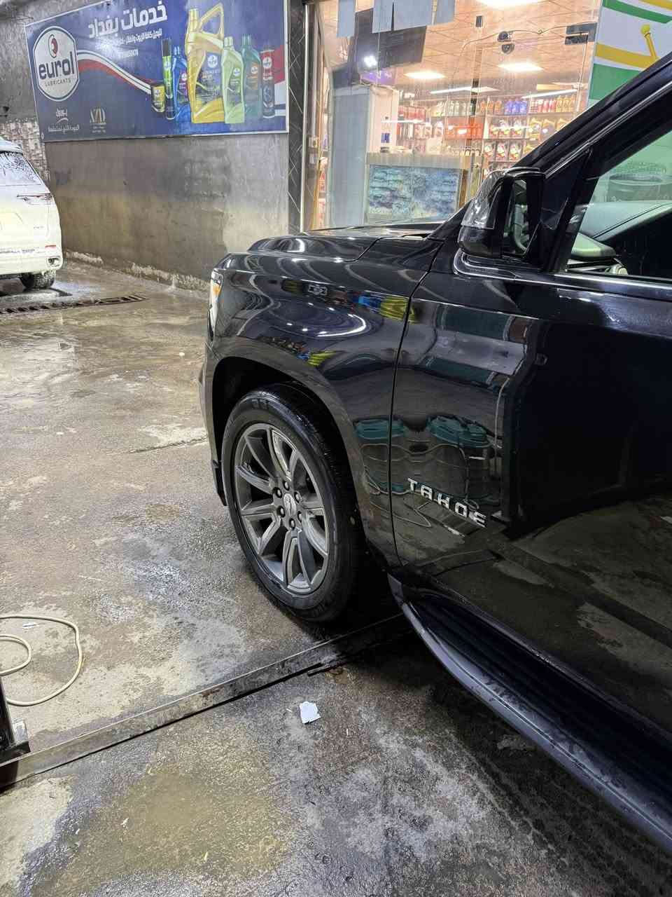 تاهو وارد امريكي LS .. موديل ٢٠١٩
السيارة رقم بغداد مشروع وطني
لون اسود 
مواصفات ال LS المعروفة 
حساس خلفي 
تحكمات ستيرن
تحكم كشنات كهرباء
السيارة سويج مو بصمة
الداخل جلد بيجي والبيبان مطعم بصاج
عليها تخم تاير جديد + تخم ويل جديد
عليها باتري جديد 
السيارة مال جناي ممتعوبة وميحتاجلهة مصرف غير الجامة الامامية 

ماشية ٧٥٠٠٠ mi حقيقي
حادث السيارة باب خلفي عكس جهة السايق
ومبدل نفس اللون بدون صبغ 
وبارد على كد اصبعين بالجاملغ الخلفي

سعر السيارة 35000$ وبيها مجال واذا اكو مراوس بتاهو شكل الجديد مو مشكلة 

مكان السيارة بغداد 
للتواصل ***********
