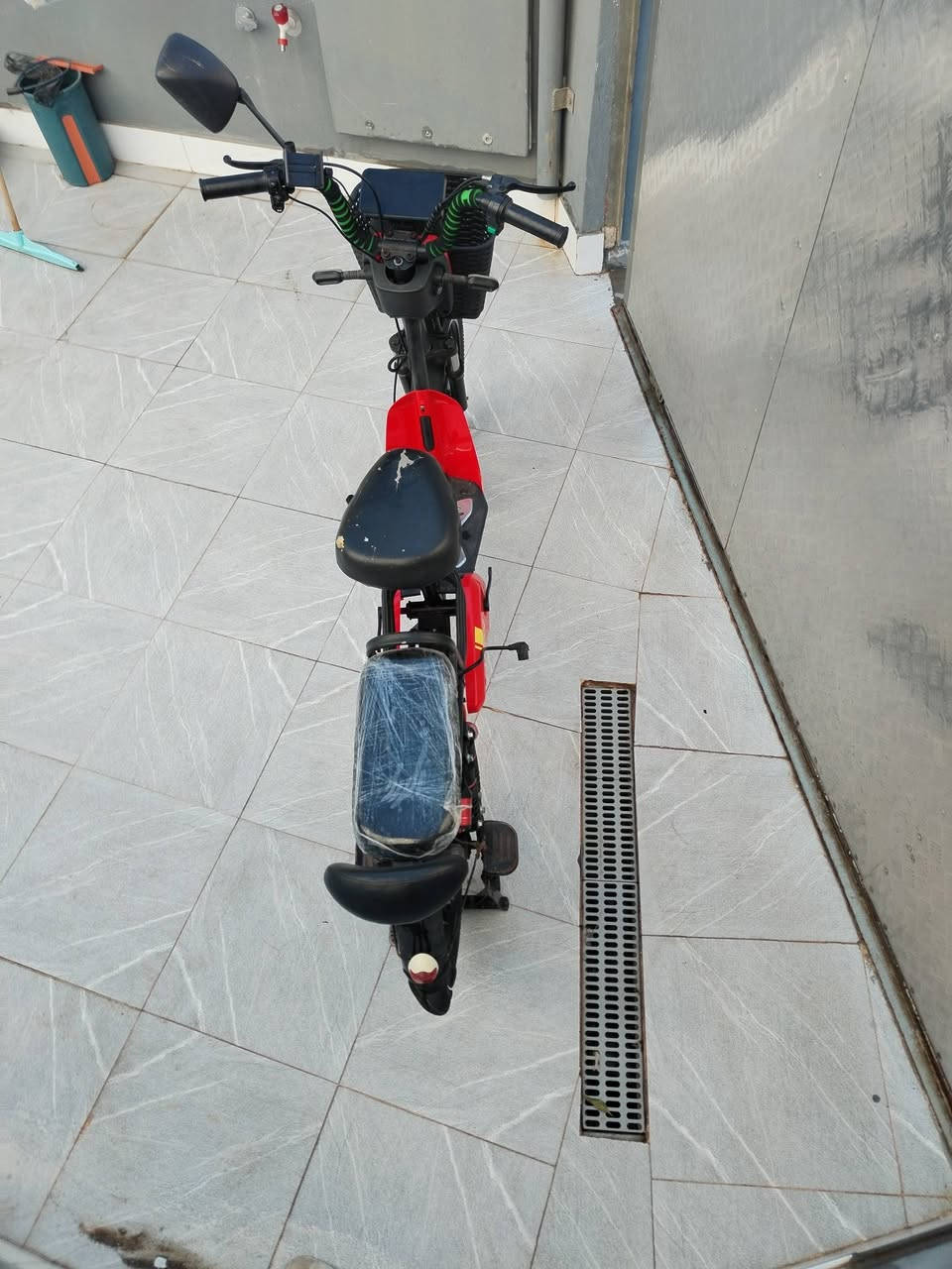 اسلام عليكم دراجه شحن للبيع مع البطاريات والسعر خاص والاستفسار على هذه الرقم ***********
