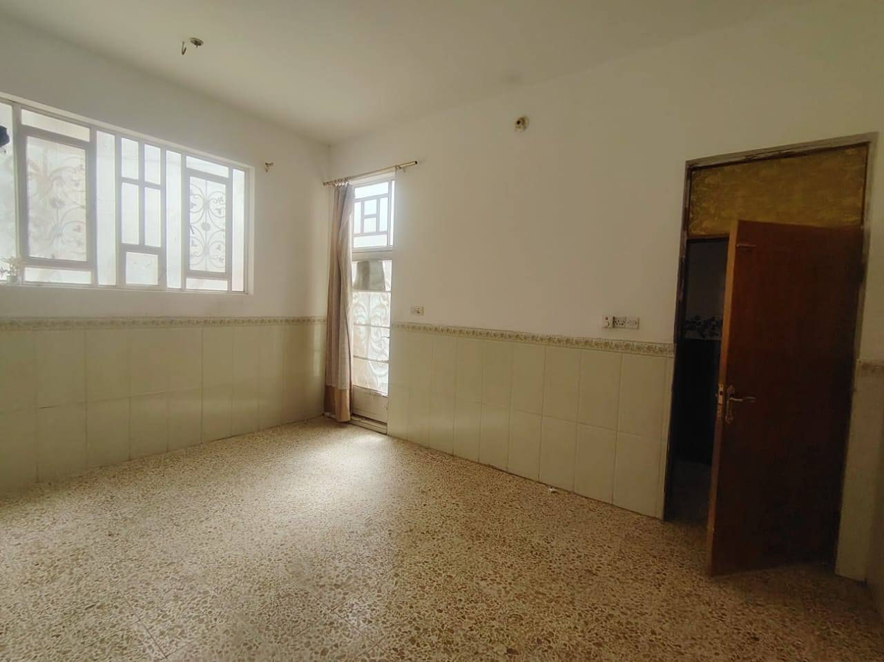 عندي بيت للايجار 100 في حي النداء شارع المكاتبب واتساب فقط 
***********
