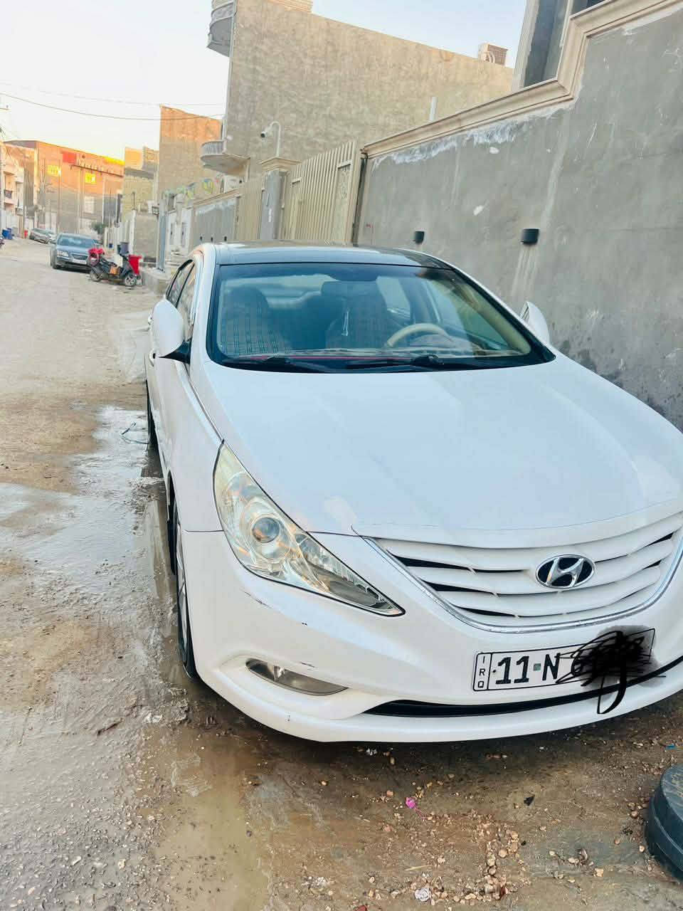 سلام عليكم سوناتا 2011خليجيه مكفولة من كلشي بس بارد شبر بالباب وممبين رقم بغداد بسمي مدينه 2400 كفاااله ماشيه 181
مكاني حله 
***********
