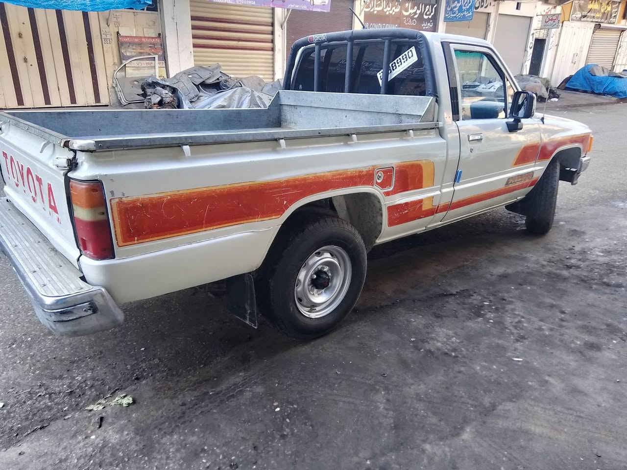 سلام عليكم سياره موديل 88 رقم نينوى الماني شرطه تحويل كابو بنزين موجود ماكينه كير اكسن شاصي كله نظيف سياره بيها صبغ مكانات  ***********.  ***********
