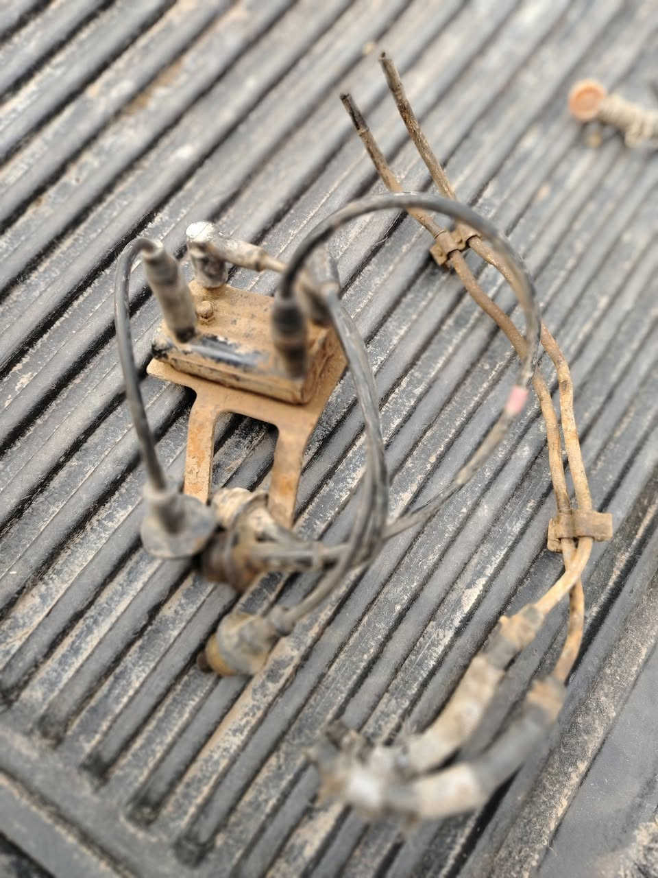 سلام عليكم بخاخ كامل معداته شرط شقل مكان ذي قار سعر ٧٥ ***********
