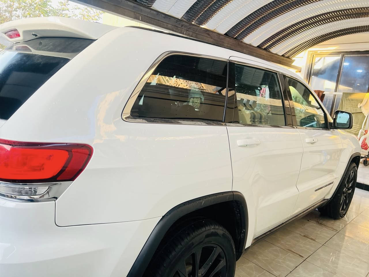 السلام عليكم 
Jeepللبيع
 موديلا20
المواصفات عدة الفتحه
رادار خلفي
تحديد المسار
توقف ذاتي
 ومواصفات اخر
الحادث قطعه وحده 
مكينه 6سلندر
3600
السياره جاهزه من كلشي
حداديه تخم تاير جديد
مكينه وكير مكفول
رقم بغداد 
السعر.. على الخاص
رقم الهاتف.***********

االمكان حله
