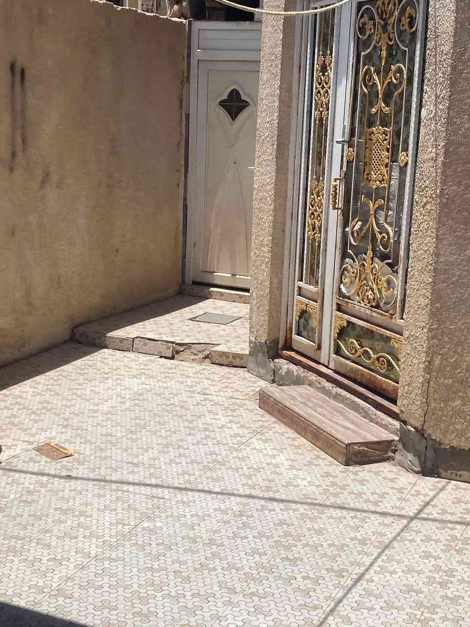 سلام عليكم بيت 150 م واجهه 10نزال 15 للبيع الموقع حمدان البز شارع المركز غرفتين صاله مطبخ ديوانيه صحيات خارجي داخلي كراج كبير استفسار ***********
