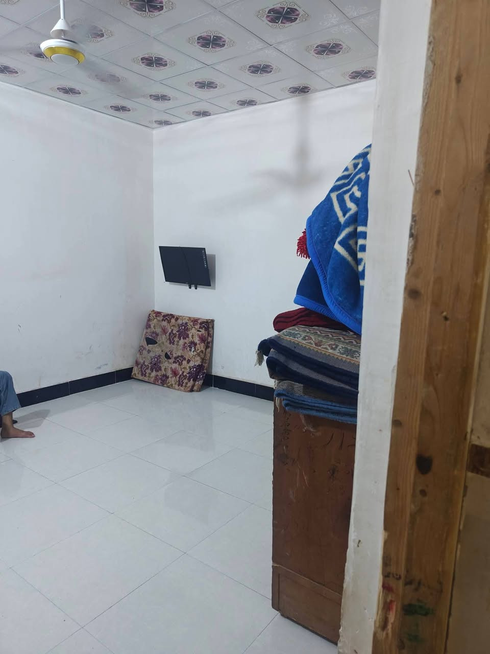 بيت زراعي للبيع الناصريه قرب معامل الثلج المساحه 200غرفتين وصاله ومطبخ وصحيات وديوانيه السعر 40وبي مجال للاستفسار اكثر 👈***********
