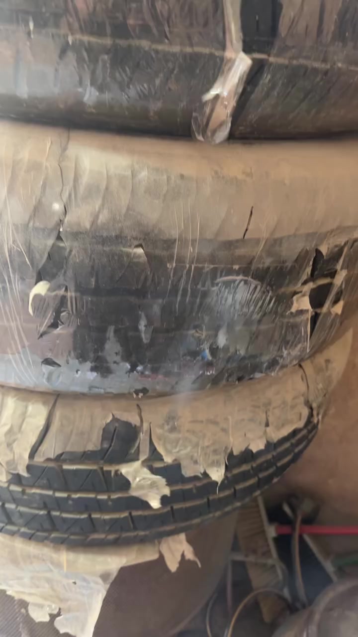 السلام عليكم 
تخم تاير دلوب ياباني نظيف جدا قياس 265/55/20


**إذا كنت صاحب هذا الإعلان وتريد حذفه لأي سبب، رجاءا أرسل رسالة إلى الدعم الفني**