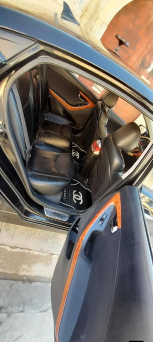 السلام عليكم 
افامتي 2012فول مفوله 
بصمه 
مري شفط 
سلايت 
كشنات تدفئه 
بدون ضرر بدون صبغ 
مكينه وكير شرط 
كابون بانزين بيها 
شرعيها بالموصل شرط التحويل  
السعر 120 
***********
