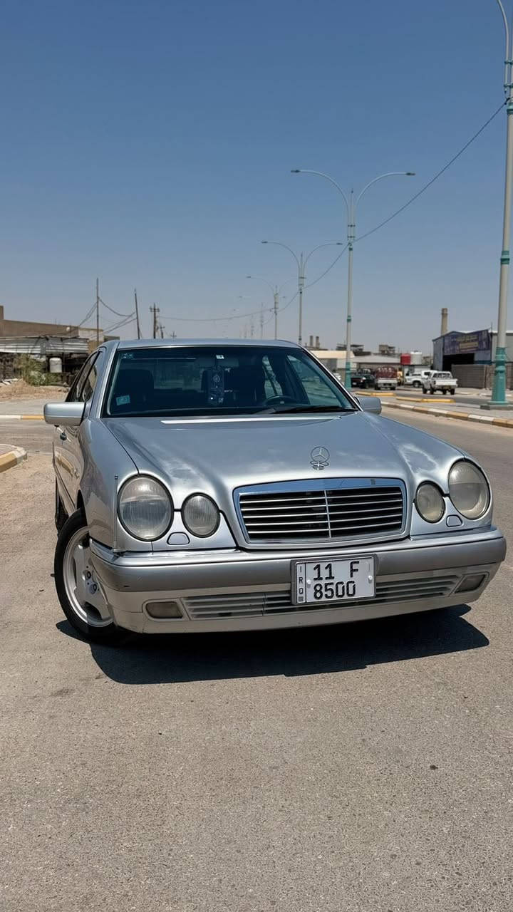 🚗 للبيع مرسيدس E320 (العيون) – ألماني أصلي 🇩🇪

🔹 الموديل:   1999  
🔹 المحرك: 3200 سي سي (6 سلندر)  
🔹 القير: أوتوماتيك  
🔹 اللون: فضي  
🔹 الداخل: جلد أسود + ديكور خشب  

✨ المواصفات:
✔️ تبريد أمامي وخلفي  
✔️ مرايا كهرباء  
✔️ مرايا شفط
✔️ شاشة  
✔️ برده خلفيه كهرباء
✔️سيارة مريحة وقوية
السيارة نظيفة جداً، استخدام يومي، بدي مرتب، داخلية نظيفة. (بيها ضربه باب السايق فقط موضح بصوره )
📍 الموقع: السماوة  
للاستفسار اتصل ع الرقم مكلف بنشر 
📞 رقم الهاتف: ( ‭***********‬ )
