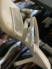 بضاعة كاملة • ملابس راقية • محل مغلق