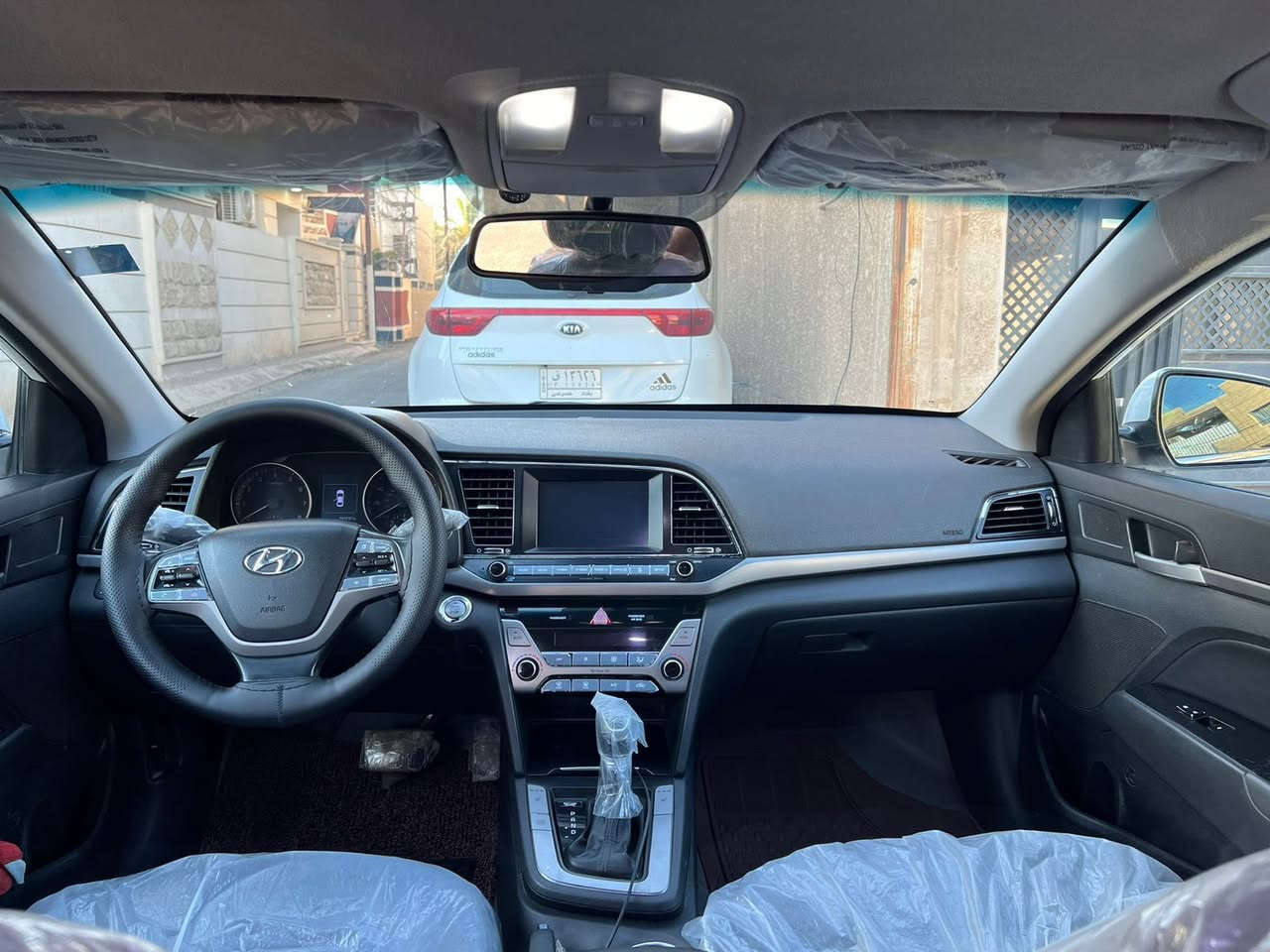 موديل ١٧ امريكي سعرهه ١٢٨ وبيهه مجال ويرهم مراوس حسب لقناعه بيهه قبق جنطه وبنيد تكشير هم مصبوغ ***********
