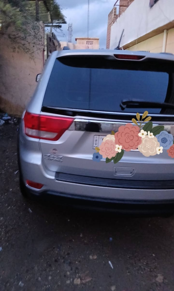 اسلام عليكم
جيب لاريدو

موديل ١٢

رقم سليمانية 

فول مواصفات عدا التندة

تشغيل عن بعد

فور ويل

تحكم ستيرن

هزة جديدة

حادث تبديل بنيد جامرلوغ بدون دواخل

تبديل ثنين باب السايق والوراهة 

محرك ستة

سيارة كلش حلوة ونضيفة 

مكانهة صلاح الدين. الدجيل  
السعر 135 وبيهة مجال بصيط

***********
